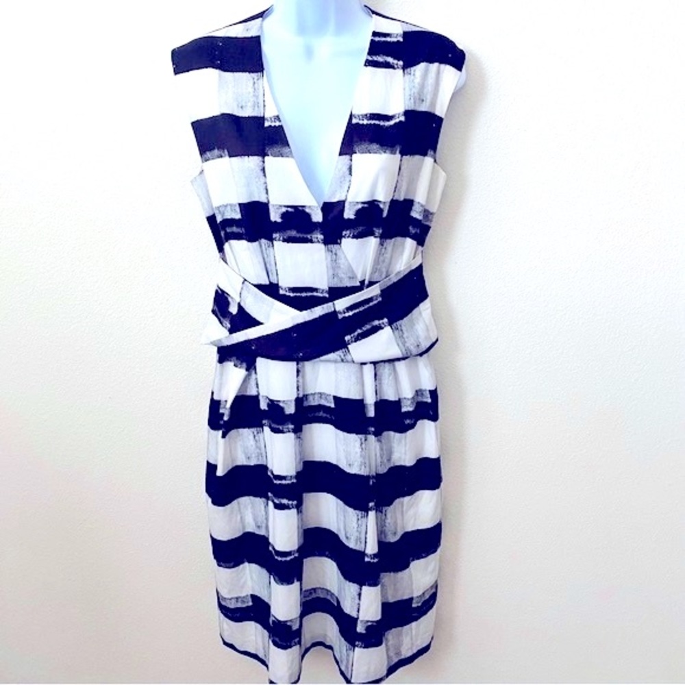 Liquorish, Sleeveless V-Neck Sheath Dress